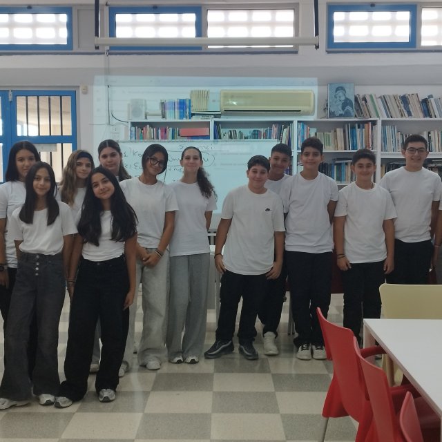 Γνωριμία μαθητών Α' τάξης με τον χώρο της σχολικής βιβλιοθήκης